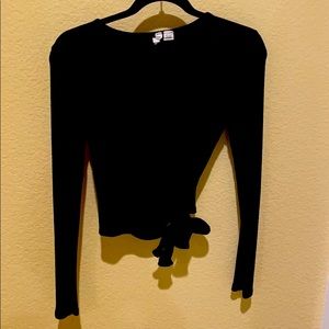 Sky and Sparrow black tie long sleeve crop
